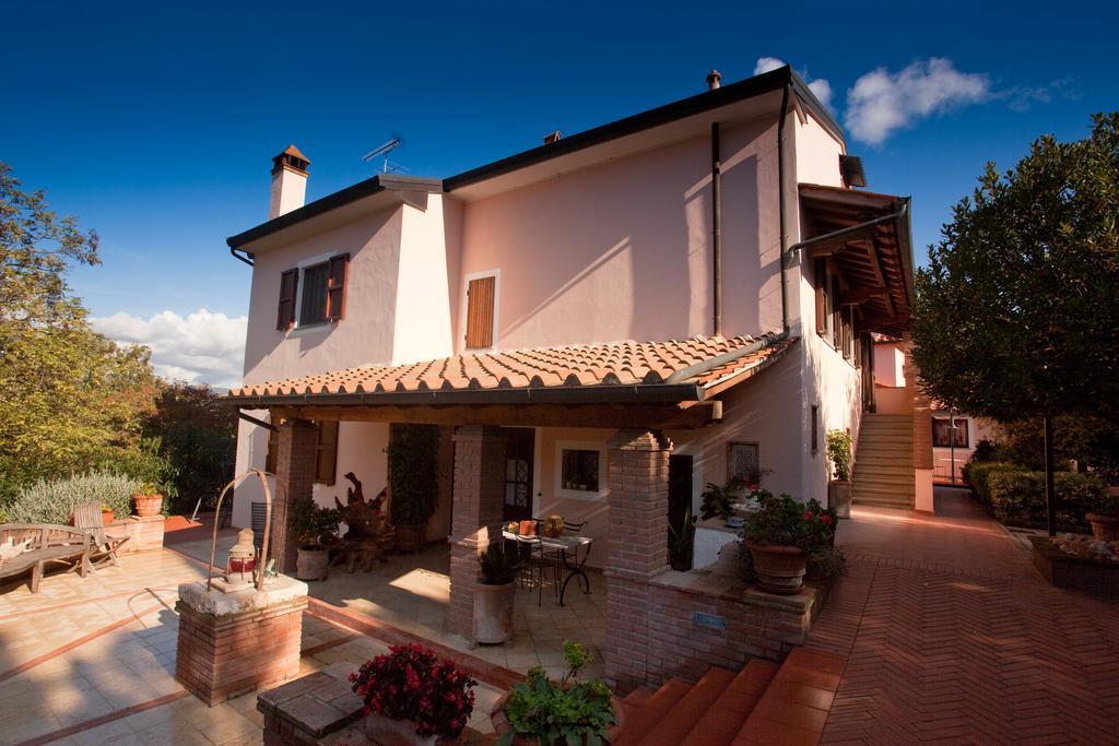 Agriturismo Podere Santa Rita Montescudaio Exterior photo